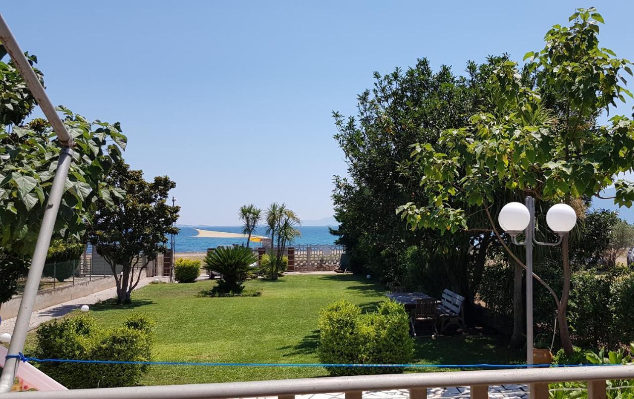 Country House By The Sea !!! Villa Karavomilos  Bagian luar foto